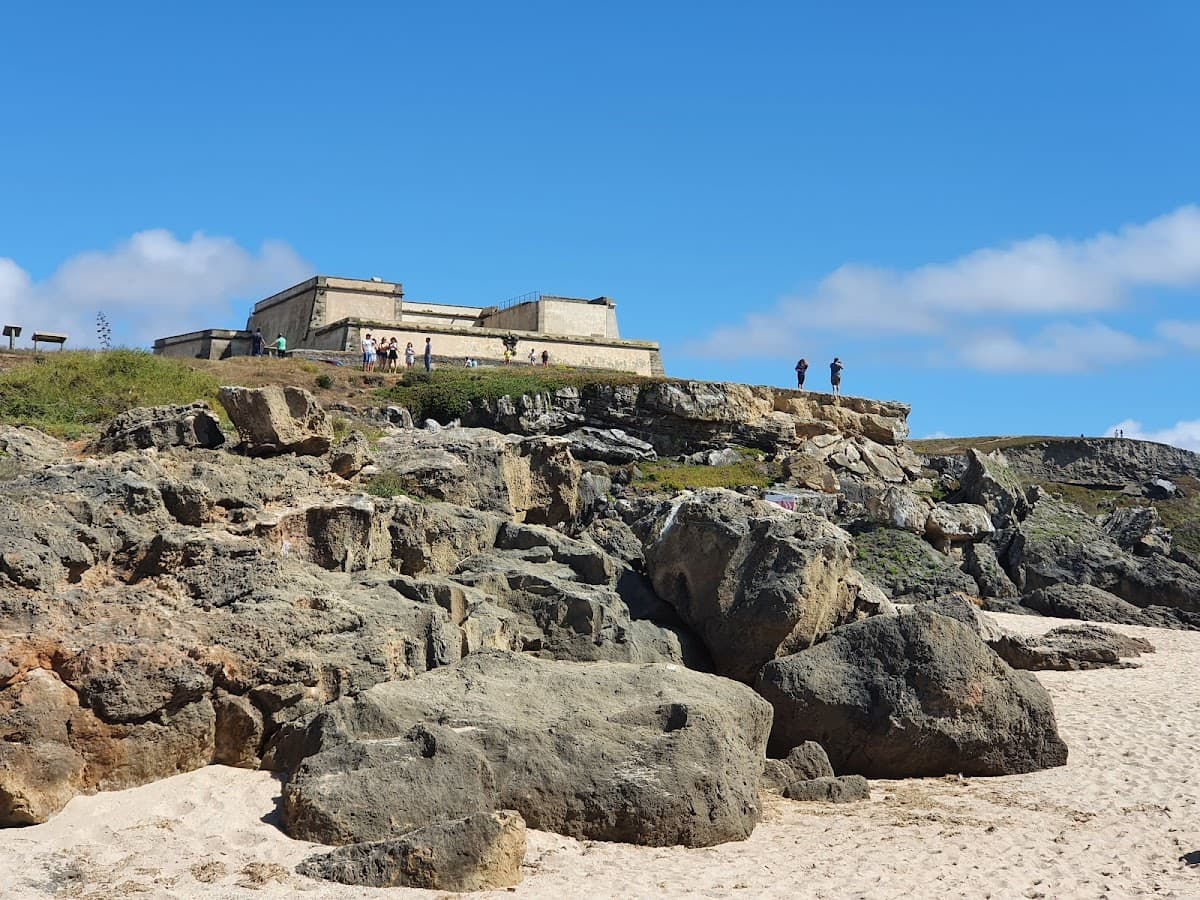 Praia da Ilha do Pessegueiro — foto 4
