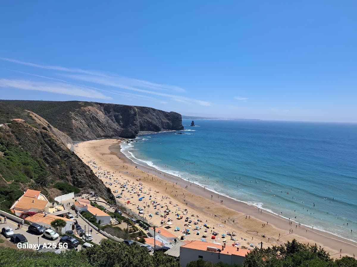 Praia de Arrifana — foto 1