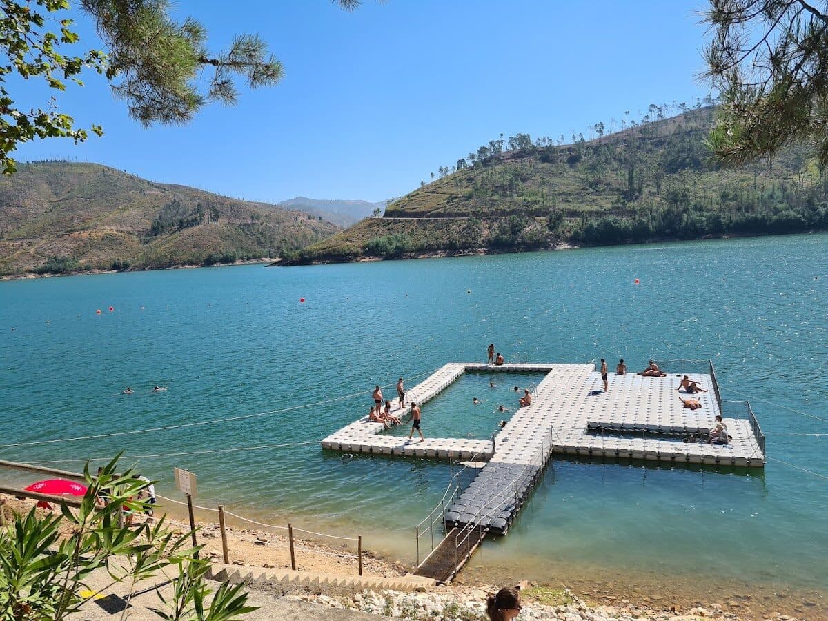 Praia de Castanheira Ou Lago Azul (alb. Castelo Bode)